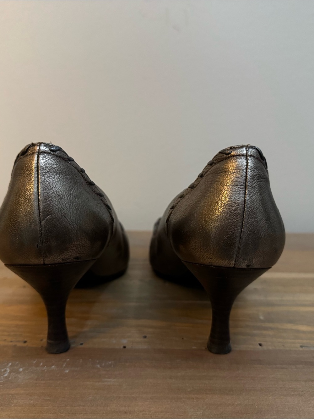 Stuart Weitzman Silver Metallic Kitten Heel Pointed-Toe Pump - Picture 6 of 7